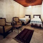 Azalea Terrace Cave Otel *