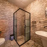 Azalea Terrace Cave Otel