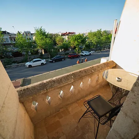 Azalea Terrace Cave Hotel *