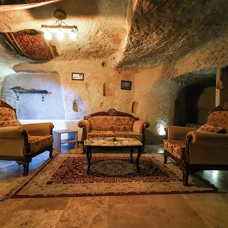 Azalea Terrace Cave גורמה