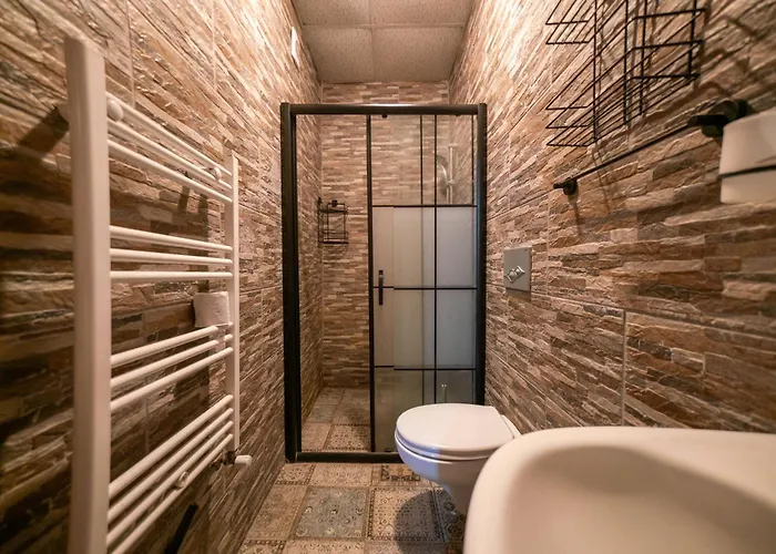 Azalea Terrace Cave Hotel *